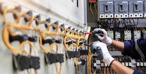 Professional Electrician technician working in Carter, TX